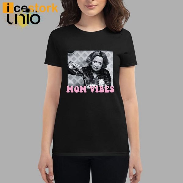 Kitty Foreman Mom Vibes T-Shirt