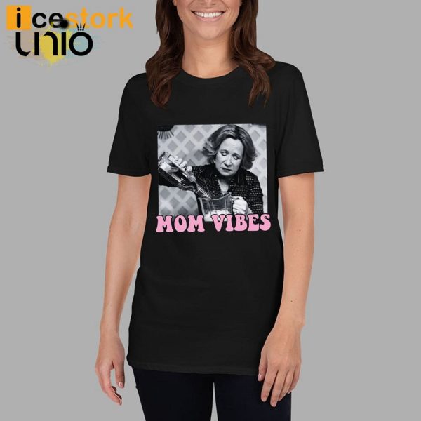 Kitty Foreman Mom Vibes T-Shirt